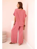 Dámský komplet z viskózy s ozdobným květem a širokými kalhotami - tmavě růžový
