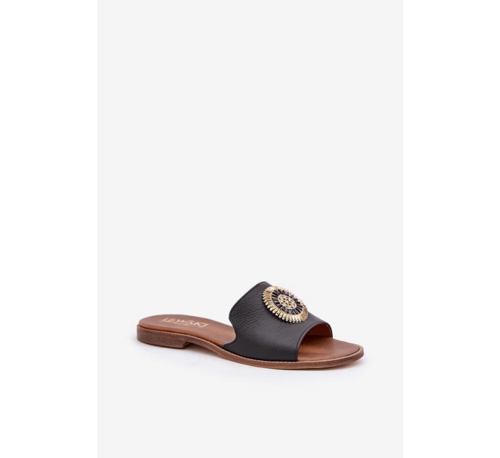 Kožené Pantofle S Dekorací Na Plochém Podpatku Zazoo model 21682288 Černé - Boto Kožené Pantofle S Dekorací Na Plochém Podpatku Zazoo model 21682288 Černé - Boto