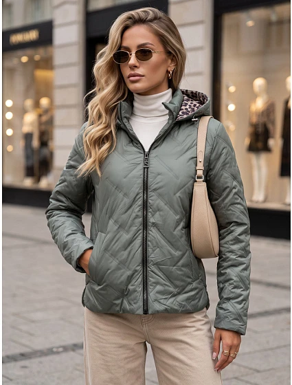 Kurtka damska przejściowa z kapturem zielona model 22350592 - FashionStreet Kurtka damska przejściowa z kapturem zielona model 22350592 - FashionStreet