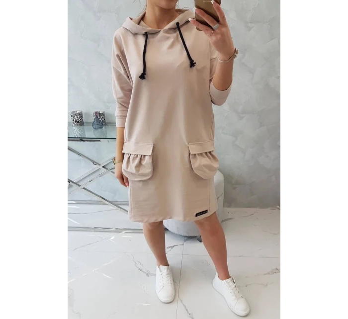 Béžové šaty s kapucí Béžové šaty s kapucí