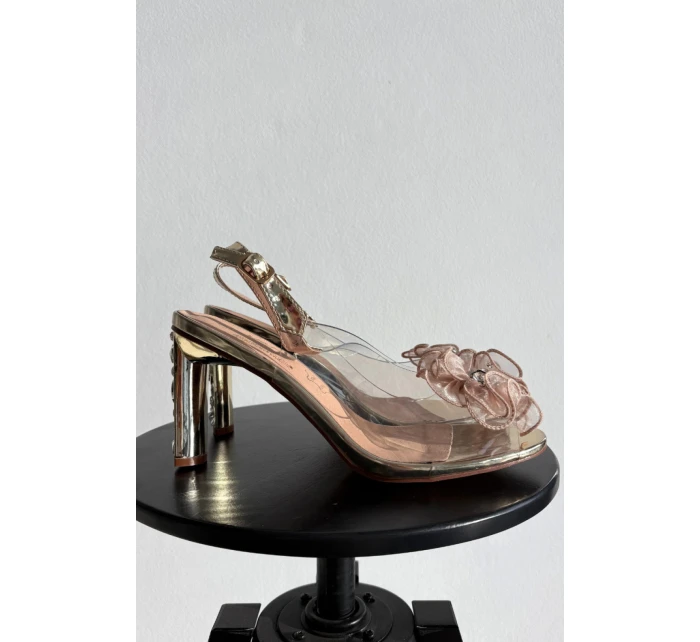 Sandále na podpätku model 225149 Vykročte štýlovo