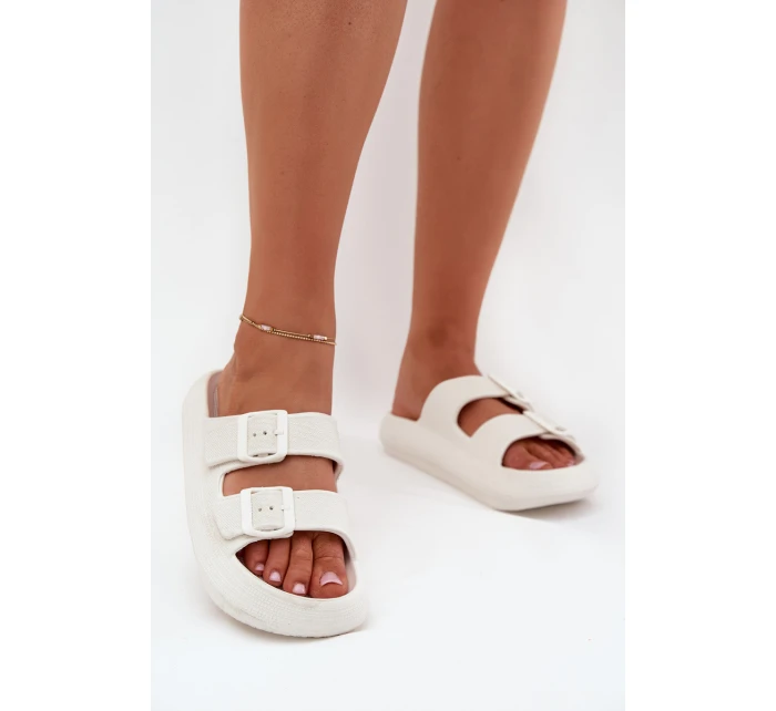 Dámske penové papuče s prackami Vinceza - biele