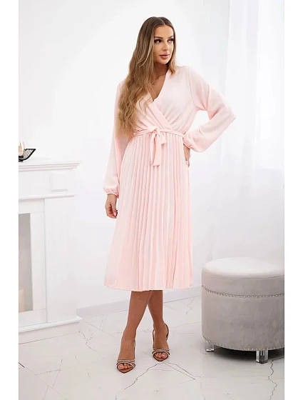 Šaty se model 21908515 plisovaným lemem pudrově růžová - K-Fashion Šaty se model 21908515 plisovaným lemem pudrově růžová - K-Fashion