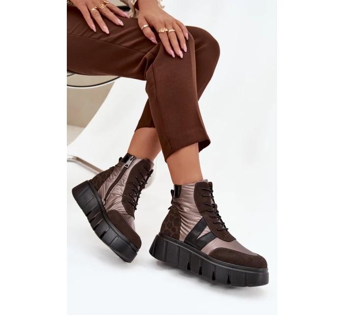 Dámské zateplené kotníkové boty na platformě model 21712578 hnědé - VINCEZA Dámské zateplené kotníkové boty na platformě model 21712578 hnědé - VINCEZA