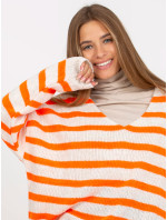 Bielo-oranžový nadrozmerný sveter BELLA s výstrihom do V