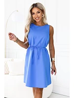VICTORIA šaty bez rukávů s páskem – královská modř model 22307278 - numoco VICTORIA šaty bez rukávů s páskem – královská modř model 22307278 - numoco