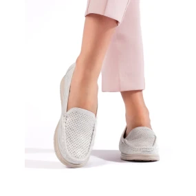 Pekné biele dámske mokasíny bez podpätku