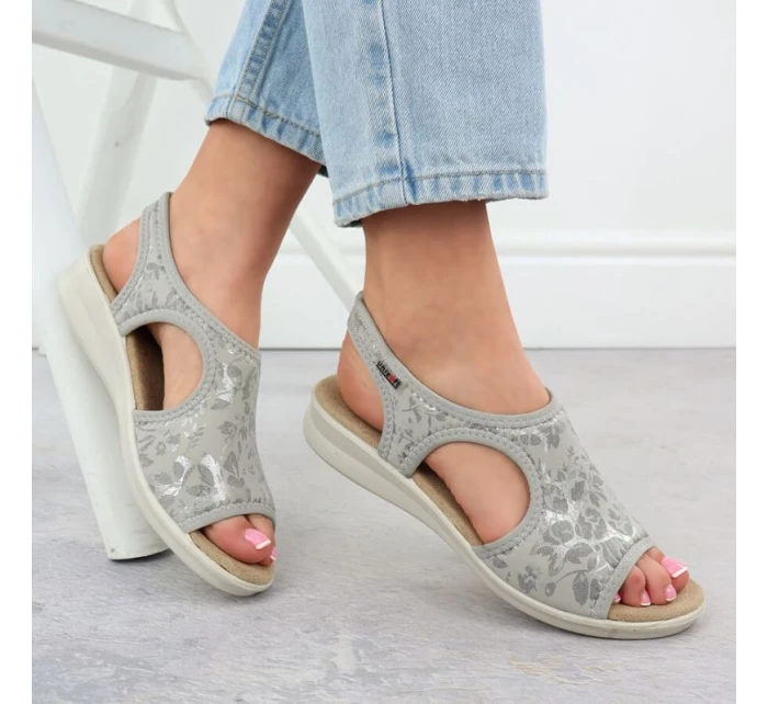Dámske vyvýšené elastické kvetinové sandále sivé Unisoft 7196 Dámske vyvýšené elastické kvetinové sandále sivé Unisoft 7196
