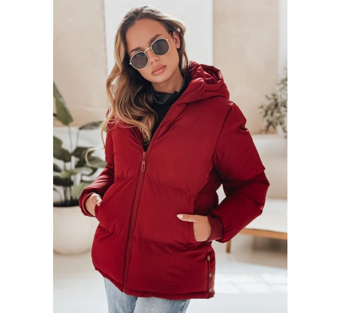 dámská prošívaná bunda s kapucí bordó Dstreet model 21990608 - FashionStreet