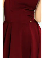 Rozšířené dámské šaty v bordó barvě s výstřihem ve tvaru srdce model 6703274 - numoco