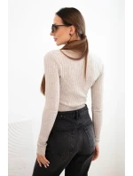 Dámske pruhované šaty s rolákom a ozdobnými gombíkmi bordovej farby