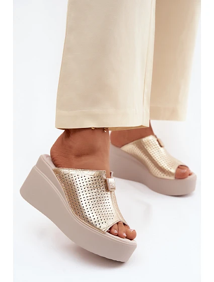 Dámské pantofle z pravé kůže na platformě model 22126195 Zlaté - VINCEZA