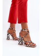 Módne biele a čierne sandále na vysokom podpätku Josette Módne biele a čierne sandále na vysokom podpätku Josette
