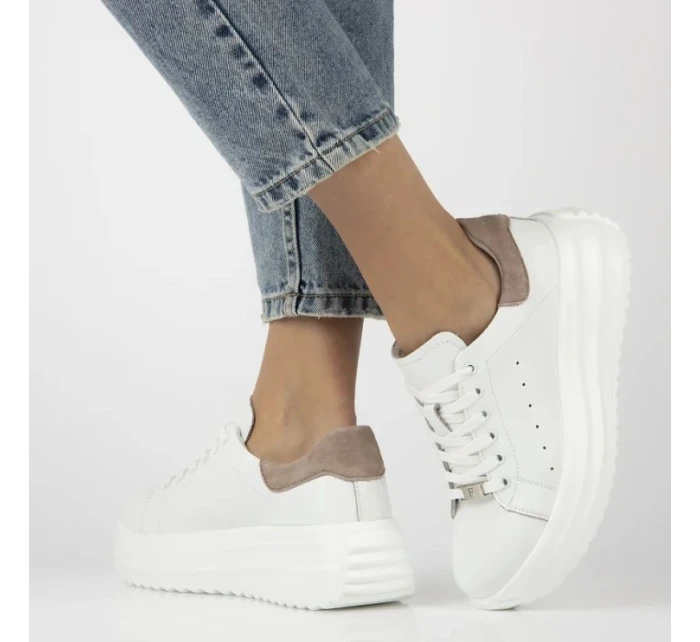 Dámské kožené polobotky na platformě bílé model 21960298 - FILIPPO