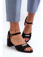 Dámské sandály z semiše na podpatku s ozdobami černé model 21658149 - VINCEZA Dámské sandály z semiše na podpatku s ozdobami černé model 21658149 - VINCEZA