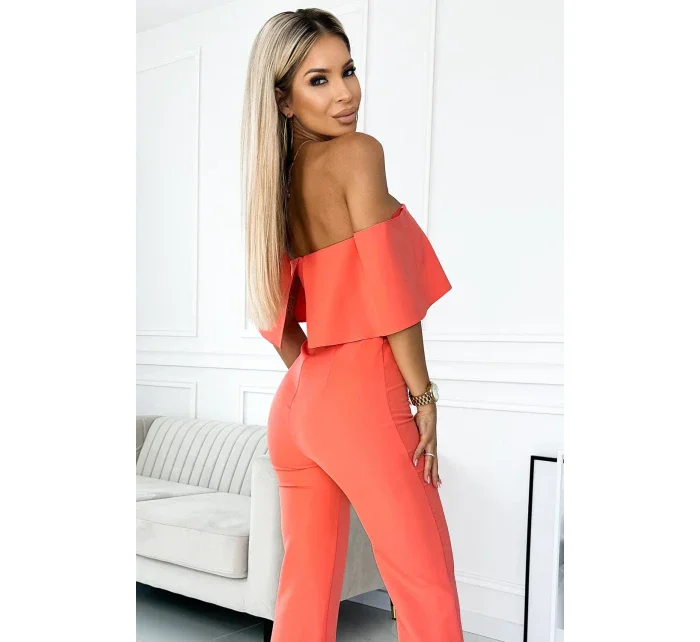 Dámský overal v broskvové barvě s volánkem a odhalenými rameny model 18478723 - Bergamo Dámský overal v broskvové barvě s volánkem a odhalenými rameny model 18478723 - Bergamo