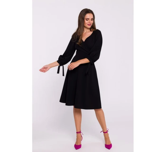 Rozšířené šaty s rukávy černé model 20531368 - STYLOVE