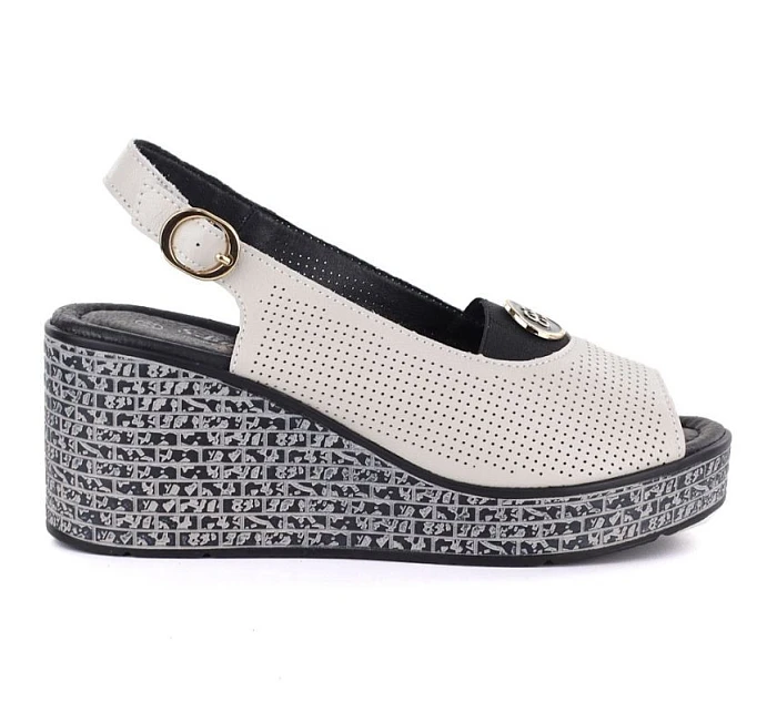 Dámske kožené sandále na platforme béžovej farby S.Barski 7010