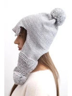 Dámská zimní čepice s kšiltem a světle šedá model 21783027 - K-Fashion Dámská zimní čepice s kšiltem a světle šedá model 21783027 - K-Fashion