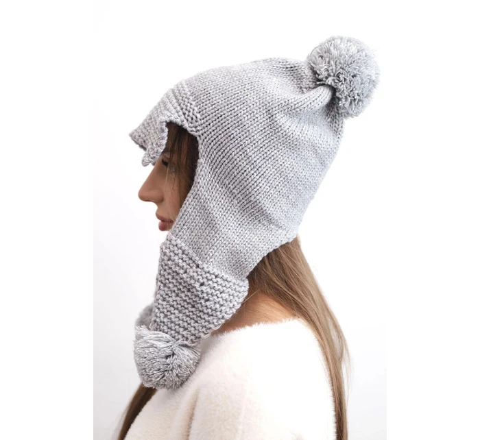 Dámská zimní čepice s kšiltem a světle šedá model 21783027 - K-Fashion Dámská zimní čepice s kšiltem a světle šedá model 21783027 - K-Fashion