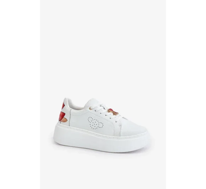 Dámske kožené tenisky na platforme s brošňou a ozdobným kvetom White Dámske kožené tenisky na platforme s brošňou a ozdobným kvetom White