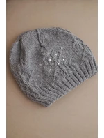 Dámská zimní čepice s vlnou a ozdobným pletením s perličkami model 21783051 tmavě šedá - K-Fashion