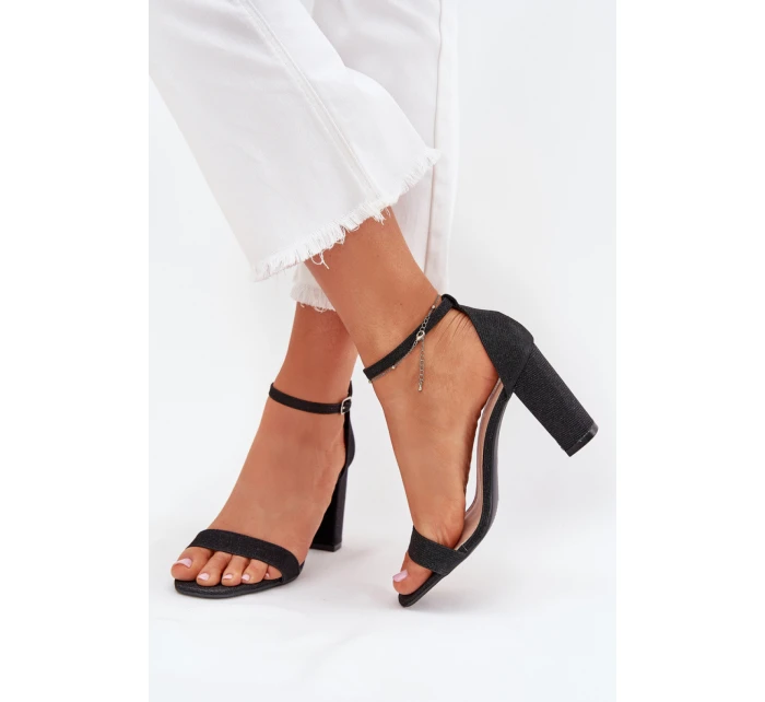 Sandále na podpätku model 215642 Krok vo veľkom štýle Sandále na podpätku model 215642 Krok vo veľkom štýle