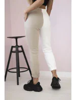 Dámske tepláky s nápisom QUEEN béžové