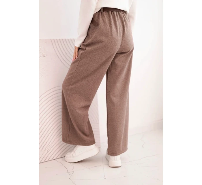 Dámske nohavice so širokými nohavicami a opaskom camel