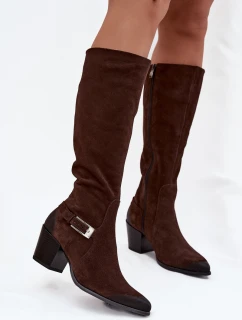 Kožené semišové kozačky na podpatku s přezkou  Čokoládové model 21744813 - Zazoo