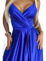 Elegantné dlhé saténové šaty s výstrihom Numoco JULIET - chrpová modrá
