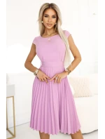 LILA Klasické plisované šaty s krátkými rukávy a páskem model 20952079 - numoco