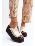 model 21646400 Dámské žabky na masivní platformě se zipem zlaté - Zazoo