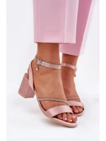 Sandále na podpätku model 213010 Vykročte štýlovo