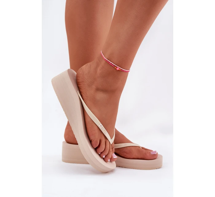 Dámské sandály na klínu Big Star béžové model 21695338 - Big Star Shoes Dámské sandály na klínu Big Star béžové model 21695338 - Big Star Shoes