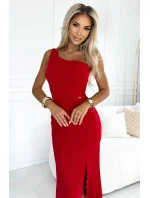 317-4 Dlhé šaty na jedno rameno s pruhmi - ČERVENÉ