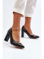 Černé kožené lodičky na podpatku se srdcem model 21652574 - Zazoo