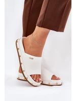 Klapki Damskie Na Platformie Z Ćwiekami Big Star RR274216 Białe Klapki Damskie Na Platformie Z Ćwiekami Big Star RR274216 Białe