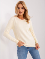 Svetlo béžový dámsky klasický sveter so vzormi