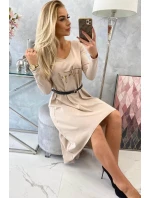 Šaty s ozdobným páskem a nápisem beige Šaty s ozdobným páskem a nápisem beige
