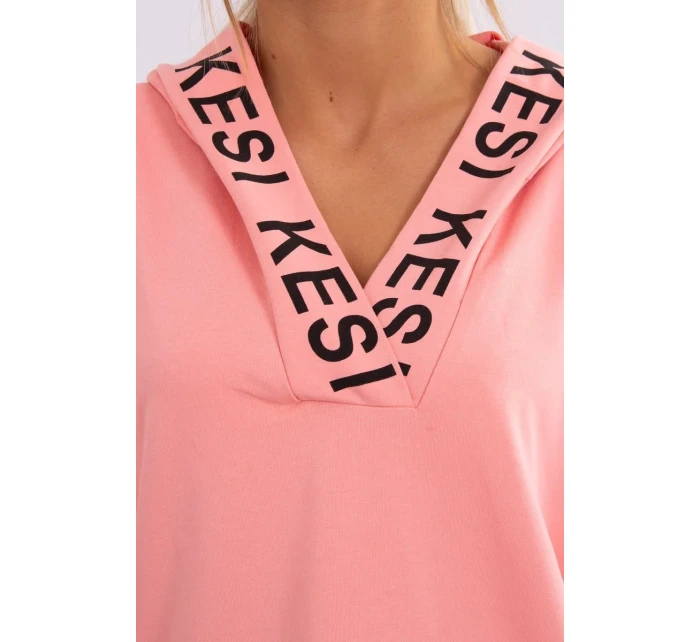 model 18746993 šaty s kapucí a potiskem - K-Fashion