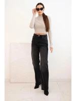 Dámske pruhované šaty s rolákom a ozdobnými gombíkmi bordovej farby