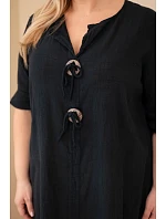 Dámske bavlnené šaty s kravatovým výstrihom v čiernej farbe