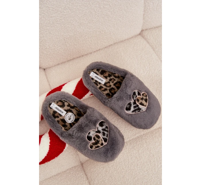 Kožešinové pantofle se srdíčky šedé model 21772546 - Boto Kožešinové pantofle se srdíčky šedé model 21772546 - Boto