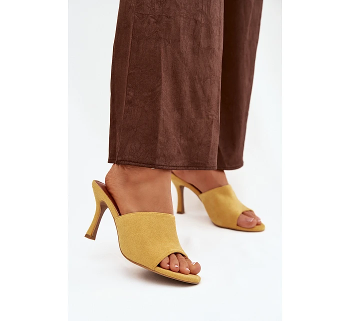 Dámské pantofle na z eko semiše žluté model 21918740 - Boto