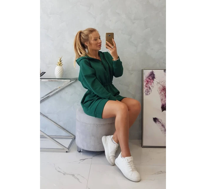 Zateplené šaty s kapucňou tmavo zelené Zateplené šaty s kapucňou tmavo zelené