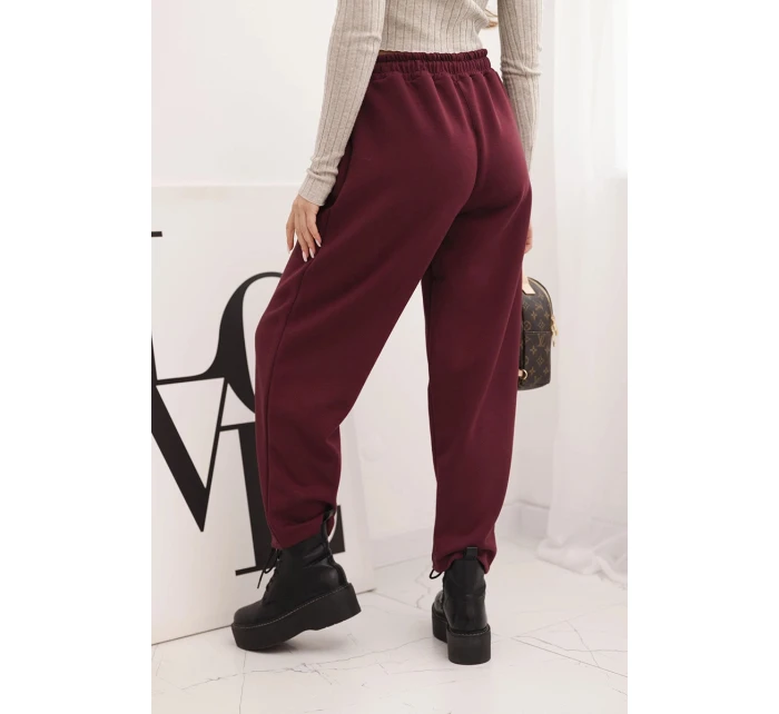 Elegantné nohavice s vysokým pásom a viazaním v páse vo vínovej farbe Elegantné nohavice s vysokým pásom a viazaním v páse vo vínovej farbe