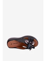 Kožené platformové pantofle s ozdobnou květinou Vinceza 41511 Černé