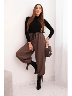 Dámske nohavice so širokými nohavicami a viazaním v spodnej časti mocca