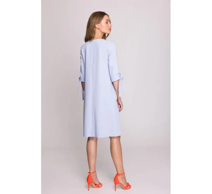 model 20966055 Šaty áčkového střihu se zavazovacími rukávy světle modré - STYLOVE model 20966055 Šaty áčkového střihu se zavazovacími rukávy světle modré - STYLOVE